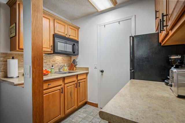 75-5776 Kuakini Hwy Unit 123, Kailua-Kona, HI 96740 - kitchen with black appliances, a sink, light countertops, tasteful backsplash, and a textured ceiling