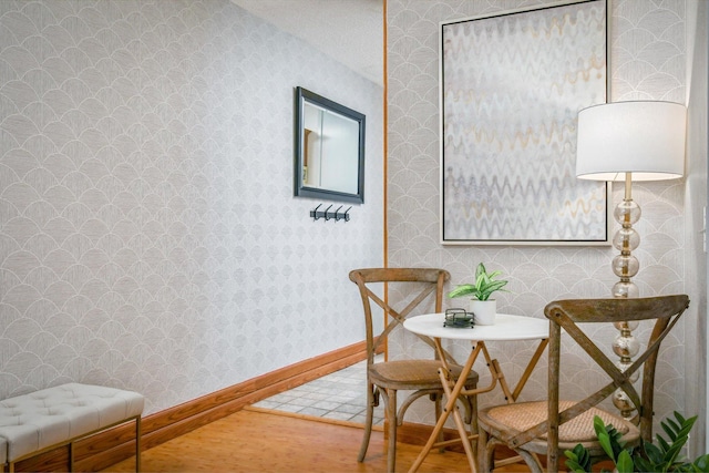 75-5776 Kuakini Hwy Unit 123, Kailua-Kona, HI 96740 - corridor with wallpapered walls, wood finished floors, and baseboards