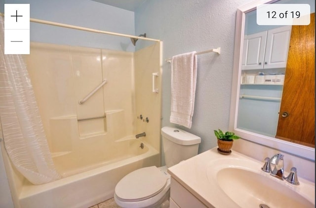 15-473 Anae St, Pahoa, HI 96778 - full bath featuring shower / bath combo with shower curtain, toilet, a textured wall, and vanity