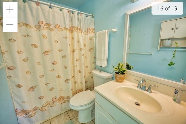 15-473 Anae St, Pahoa, HI 96778 - full bath with toilet, vanity, and a shower with curtain