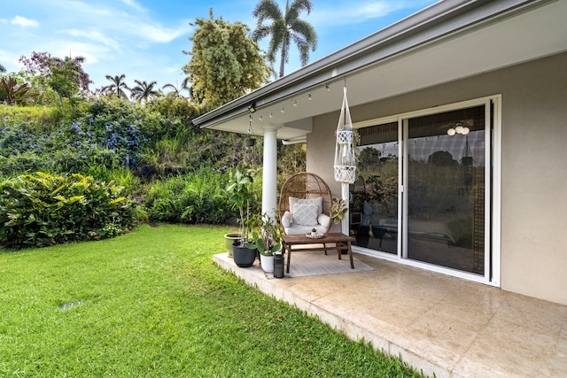 76-6398 Pualani St Unit 7, Kailua-Kona, HI 96740 - view of grassy yard featuring a patio area