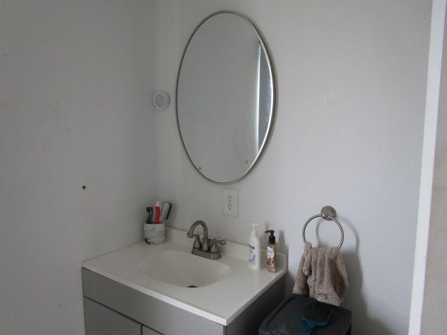 89-902 Rd Rd, Captain Cook, HI 96704 - bathroom featuring vanity