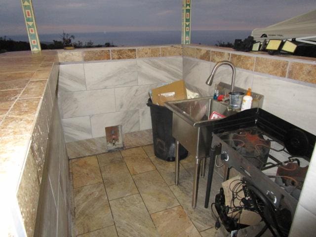 89-902 Rd Rd, Captain Cook, HI 96704 - view of patio / terrace featuring a sink