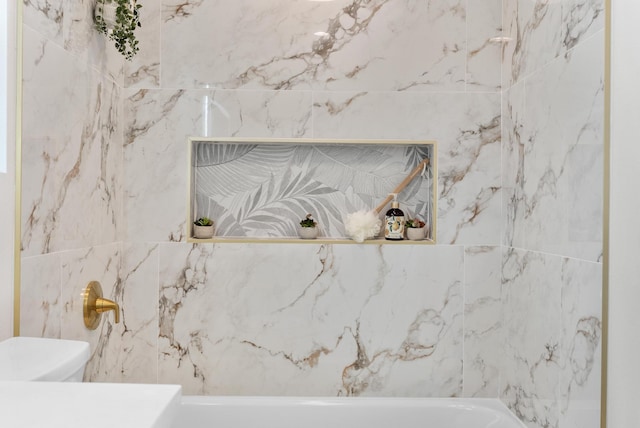 16-2143 Uilani Dr, Pahoa, HI 96778 - bathroom featuring a tub and toilet