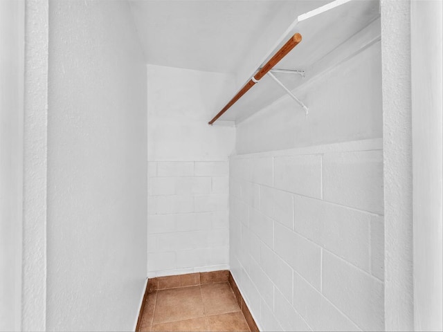 74-5156 Kialoa Pl, Kailua-Kona, HI 96740 - walk in closet featuring tile patterned floors