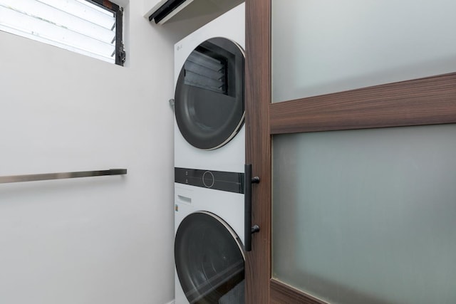 78-7070 Alii Dr Unit B202, Kailua-Kona, HI 96740 - laundry room with stacked washing machine and dryer and baseboards