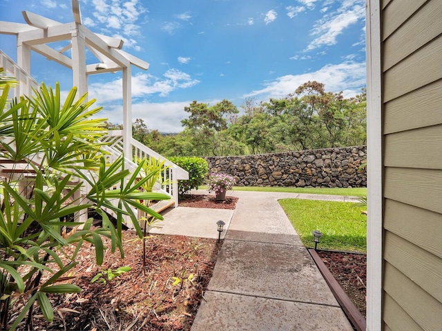75-6009 Alii Dr Unit H2, Kailua-Kona, HI 96740 - view of yard
