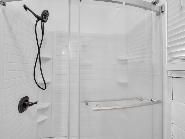 74-5071 Kealapua St, Kailua-Kona, HI 96740 - full bathroom featuring an enclosed shower