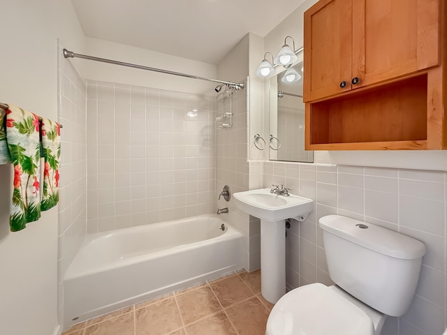 75-346 Hualalai Rd Unit B202, Kailua-Kona, HI 96740 - full bath featuring tub / shower combination and backsplash