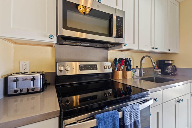 4461 Kamoa Rd Unit B22, Kapaa, HI 96746 - kitchen featuring stainless steel appliances, a sink, and white cabinetry