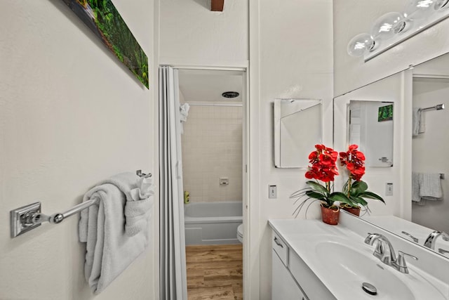 76-6246 Alii Dr Unit 343, Kailua-Kona, HI 96740 - bathroom with vanity, toilet, wood finished floors, and bathing tub / shower combination