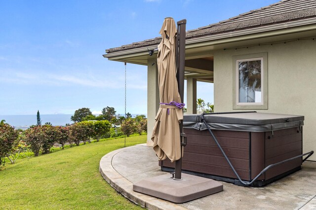 73-1138 Hamo St, Kailua-Kona, HI 96740 - view of grassy yard featuring a hot tub