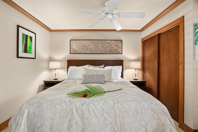 2253 Poipu Rd Unit 426, Koloa, HI 96756 - bedroom with a closet, crown molding, and ceiling fan