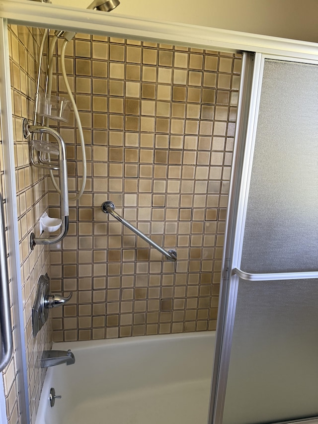 1572 Kaupili Pl, Hilo, HI 96720 - bathroom featuring bathing tub / shower combination