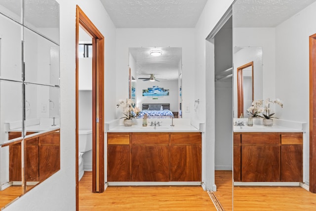 14-3531 Nanawale Blvd, Pahoa, HI 96778 - bathroom featuring wood finished floors, a textured ceiling, vanity, a ceiling fan, and ensuite bathroom