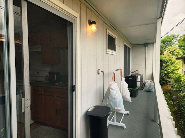 272 Kapiolani St Unit 203, Hilo, HI 96720 - view of balcony