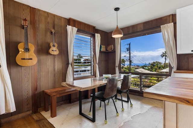 35 Pono St, Hilo, HI 96720 - dining area with wooden walls