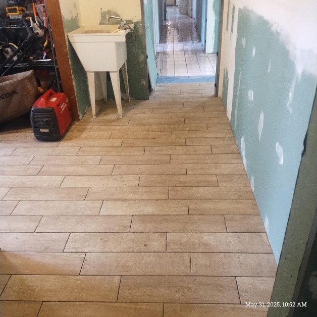 13-3313 Moku St, Pahoa, HI 96778 - hall featuring hardwood / wood-style flooring