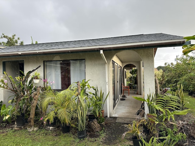 74-834 Uluaoa St, Kailua-Kona, HI 96740 - view of side of home with stucco siding and a shingled roof