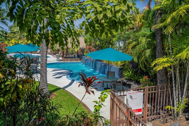 78-7039 Kamehameha Iii Rd Unit 148, Kailua-Kona, HI 96740 - community pool with a patio area