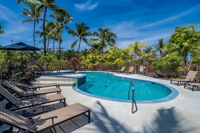 78-7039 Kamehameha Iii Rd Unit 148, Kailua-Kona, HI 96740 - view of swimming pool featuring a patio area and a fenced backyard