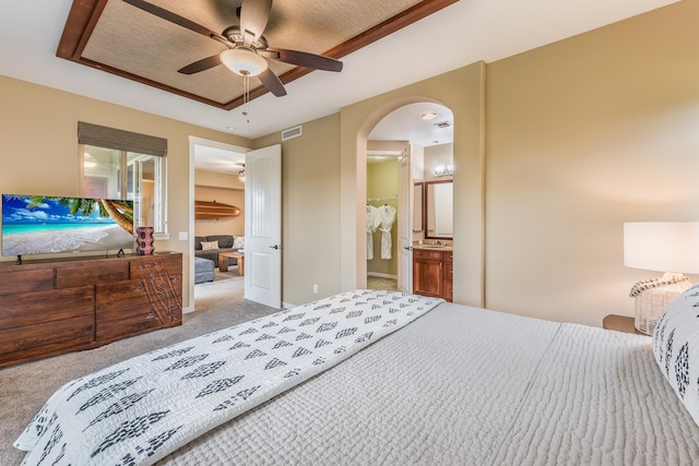 68-1376 Pauoa Rd Unit E1, Kamuela, HI 96743 - carpeted bedroom with arched walkways, connected bathroom, and a ceiling fan