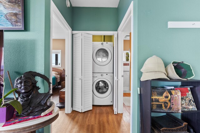 36-2331 Old Mamalahoa Hwy, Laupahoehoe, HI 96764 - laundry area featuring stacked washer / dryer and wood finished floors