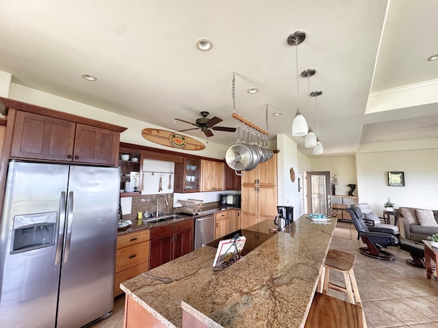 77-6450 Walua Rd, Kailua-Kona, HI 96740 - kitchen with appliances with stainless steel finishes, a sink, a ceiling fan, a kitchen bar, and recessed lighting