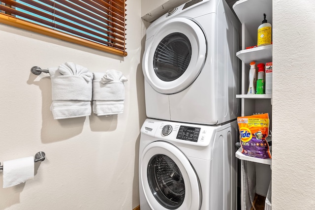 78-6800 Alii Dr Unit 8104, Kailua-Kona, HI 96740 - washroom with estacked washer and dryer