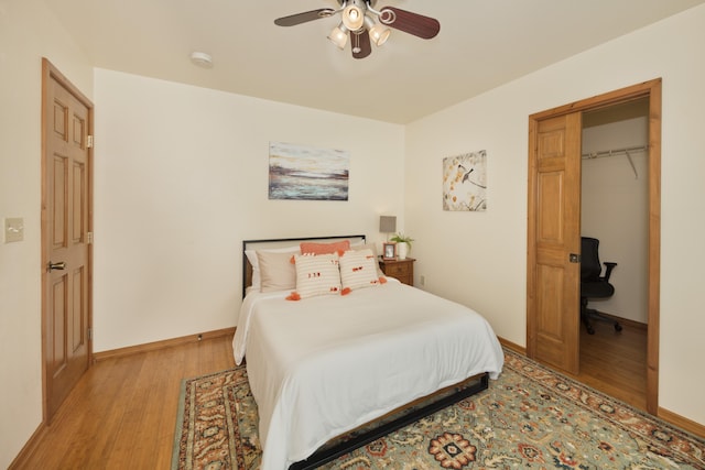 99-1808 Kilau Way, Volcano, HI 96785 - bedroom featuring light wood-style floors, an office area, and a ceiling fan