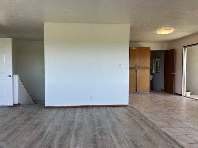 4666 Hauaala Rd Unit 1, Kapaa, HI 96746 - unfurnished room with a textured ceiling, light wood-style flooring, and baseboards