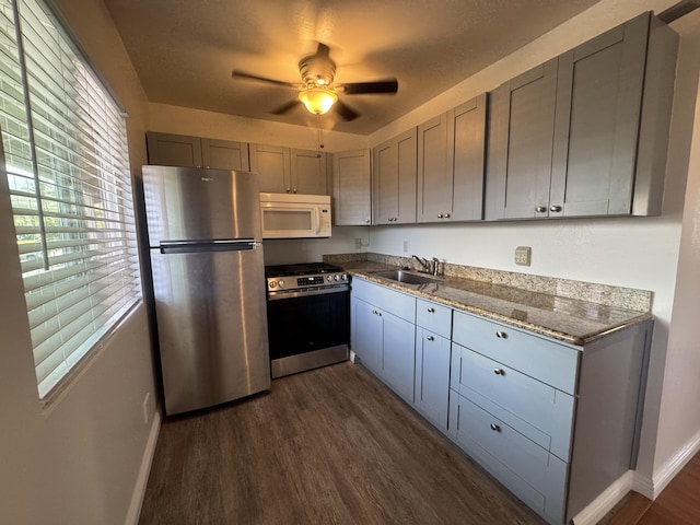 75-6008 Alii Dr Unit 234, Kailua-Kona, HI 96740 - kitchen with appliances with stainless steel finishes, dark wood-type flooring, a sink, baseboards, and ceiling fan