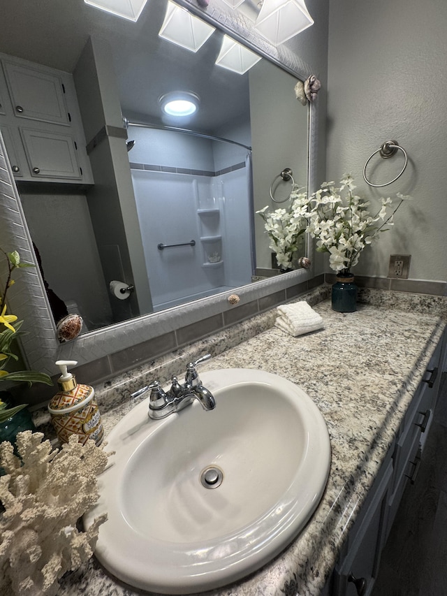 75-6008 Alii Dr Unit 234, Kailua-Kona, HI 96740 - bathroom with vanity