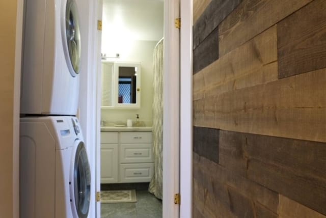 75-6016 Alii Dr Unit 108, Kailua-Kona, HI 96740 - washroom featuring stacked washer and clothes dryer