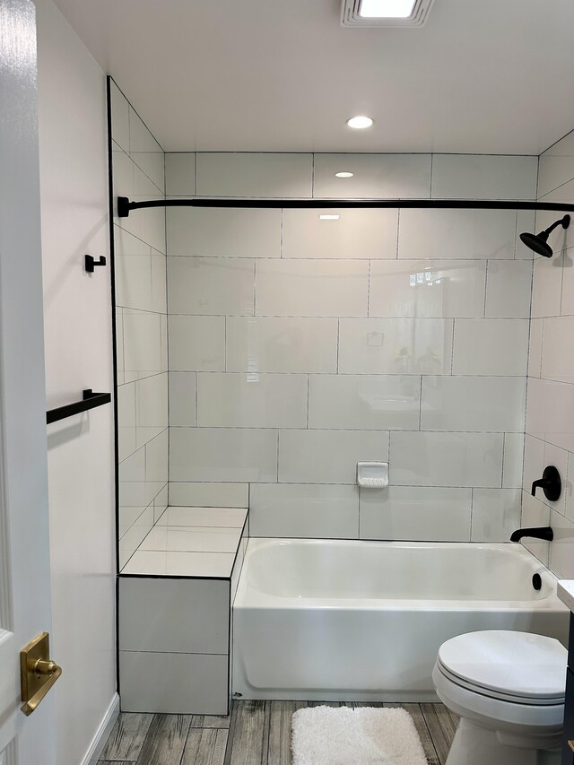 64-5304 Puu Nani Dr, Kamuela, HI 96743 - full bath with wood finished floors and  shower combination