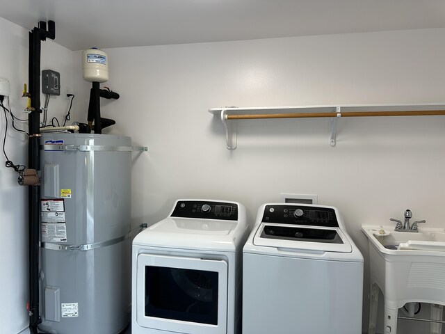 64-5304 Puu Nani Dr, Kamuela, HI 96743 - laundry room featuring water heater and separate washer and dryer