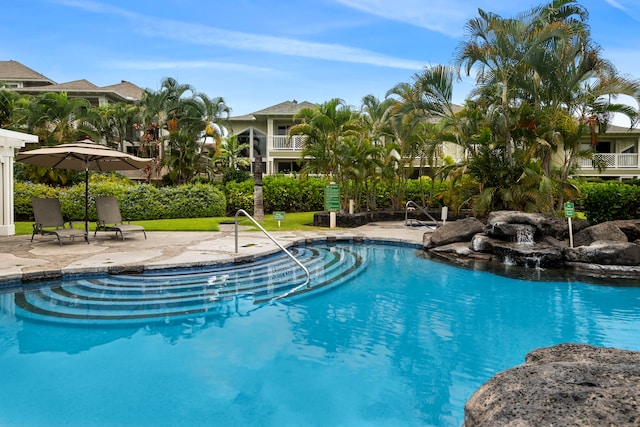 75-6009 Alii Dr Unit K22, Kailua-Kona, HI 96740 - community pool featuring a patio