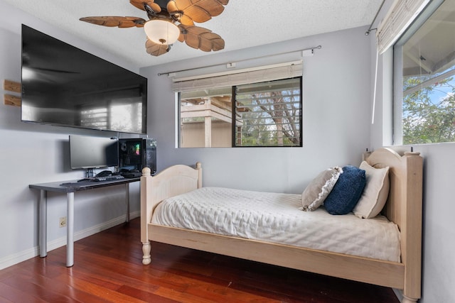 73-4332 Imo Pl, Kailua-Kona, HI 96740 - bedroom with wood finished floors, a desk, ceiling fan, and a textured ceiling