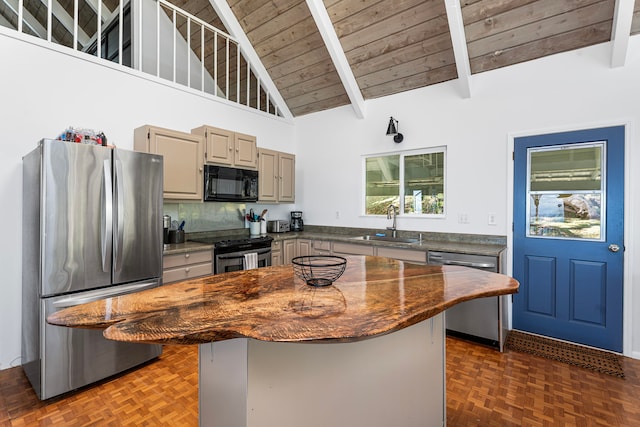 36-2333 Old Mamalahoa Hwy, Laupahoehoe, HI 96764 - kitchen featuring stainless steel appliances, a sink, wooden ceiling with exposed beams, a kitchen island, and high vaulted ceiling