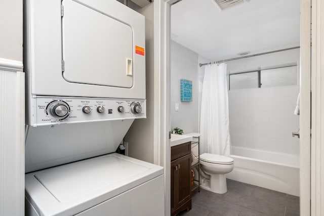 75-5719 Alii Dr Unit 321, Kailua-Kona, HI 96740 - bathroom with stacked washer and clothes dryer, shower / bath combo with shower curtain, tile patterned floors, and vanity