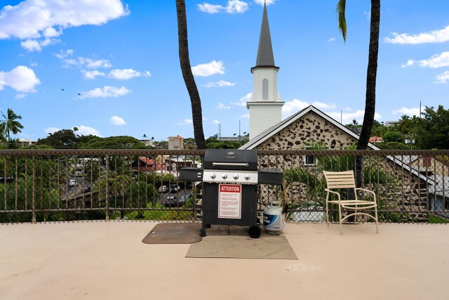 75-5719 Alii Dr Unit 321, Kailua-Kona, HI 96740 - view of patio featuring grilling area