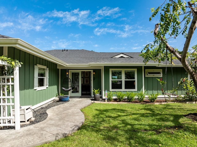 75-679 Kuahiwi Pl, Kailua-Kona, HI 96740 - view of front of property featuring board and batten siding, a front lawn, and roof with shingles