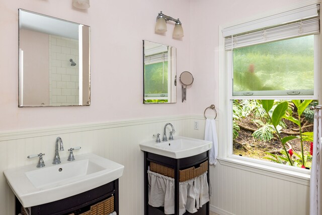 75-679 Kuahiwi Pl, Kailua-Kona, HI 96740 - full bath featuring plenty of natural light, wainscoting, and two vanities