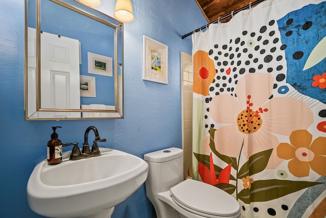 4460 Ikena Pl Unit 54, Kalaheo, HI 96741 - bathroom with a textured wall and curtained shower