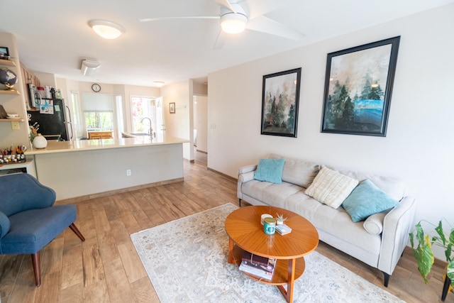 75-6081 Alii Dr Unit Kk102, Kailua-Kona, HI 96740 - living area featuring light wood-style floors and ceiling fan