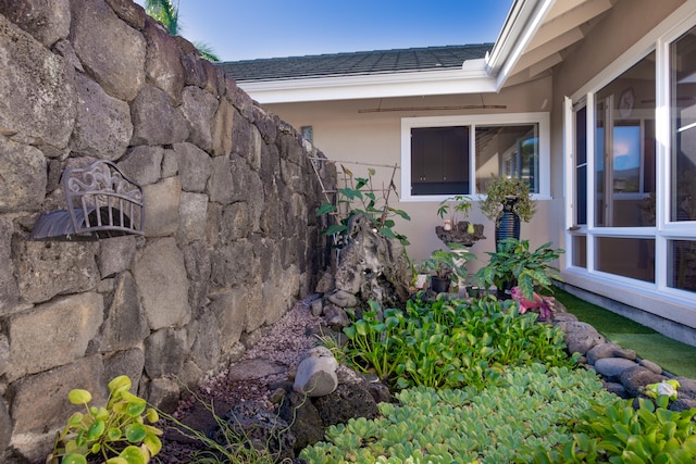 75-5614-R Hienaloli Rd, Kailua-Kona, HI 96740 - view of side of home featuring stucco siding