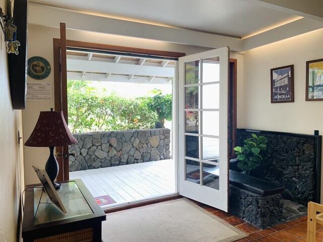 76-6252 Kokoolua Way, Kailua-Kona, HI 96740 - doorway with plenty of natural light