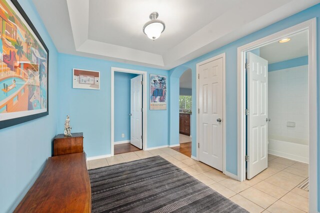 75-650 Mea Lanakila St, Kailua-Kona, HI 96740 - entrance foyer with light tile patterned flooring, arched walkways, and a tray ceiling