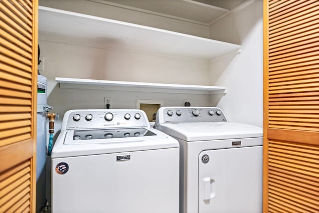 78-7070 Alii Dr Unit E103, Kailua-Kona, HI 96740 - laundry room with independent washer and dryer