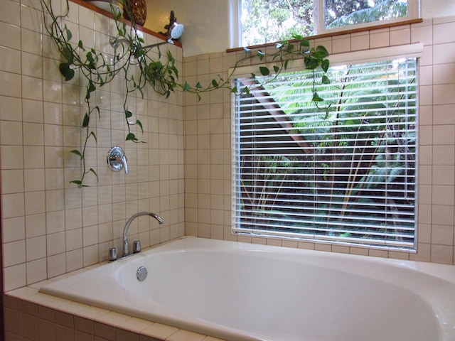 11-3868 Liona St, Volcano, HI 96785 - full bath with a bath